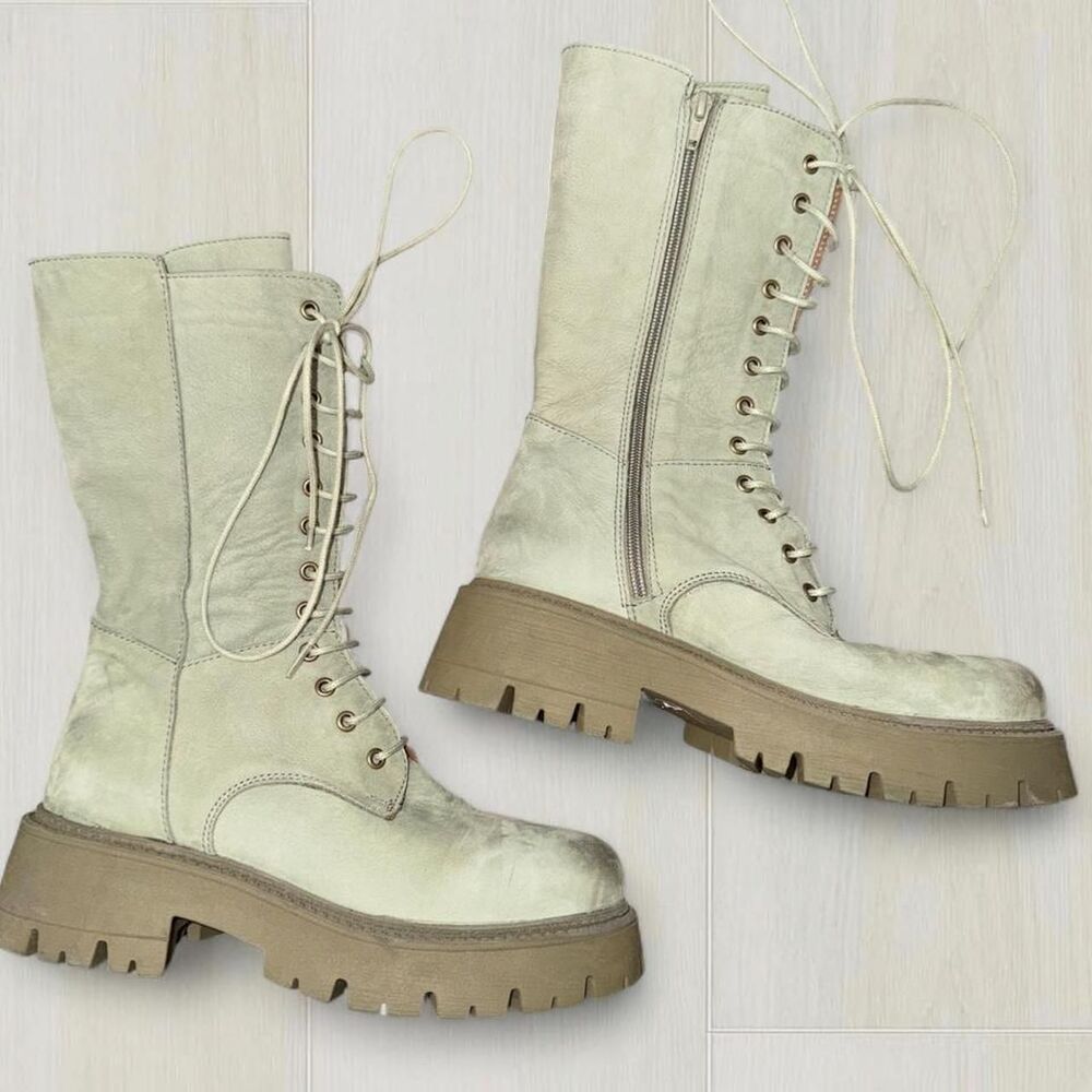 Bueno Women's Cream and Tan Boots